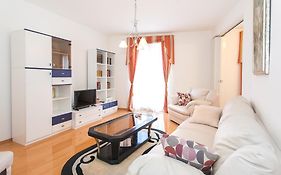 Three Wells Apartment